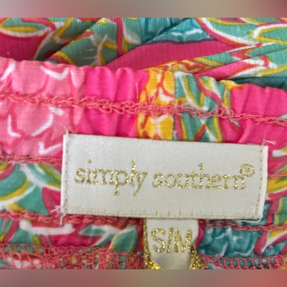 Simply Southern NWT Pineapple 🍍 print pink lounge shorts  S/M - Picture 5 of 9